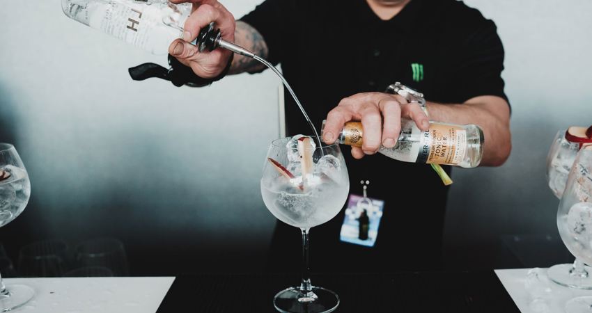 Exciting News: Red Eye Events Partners with O/\TH Gin for the 2024 Abu Dhabi Grand Prix!