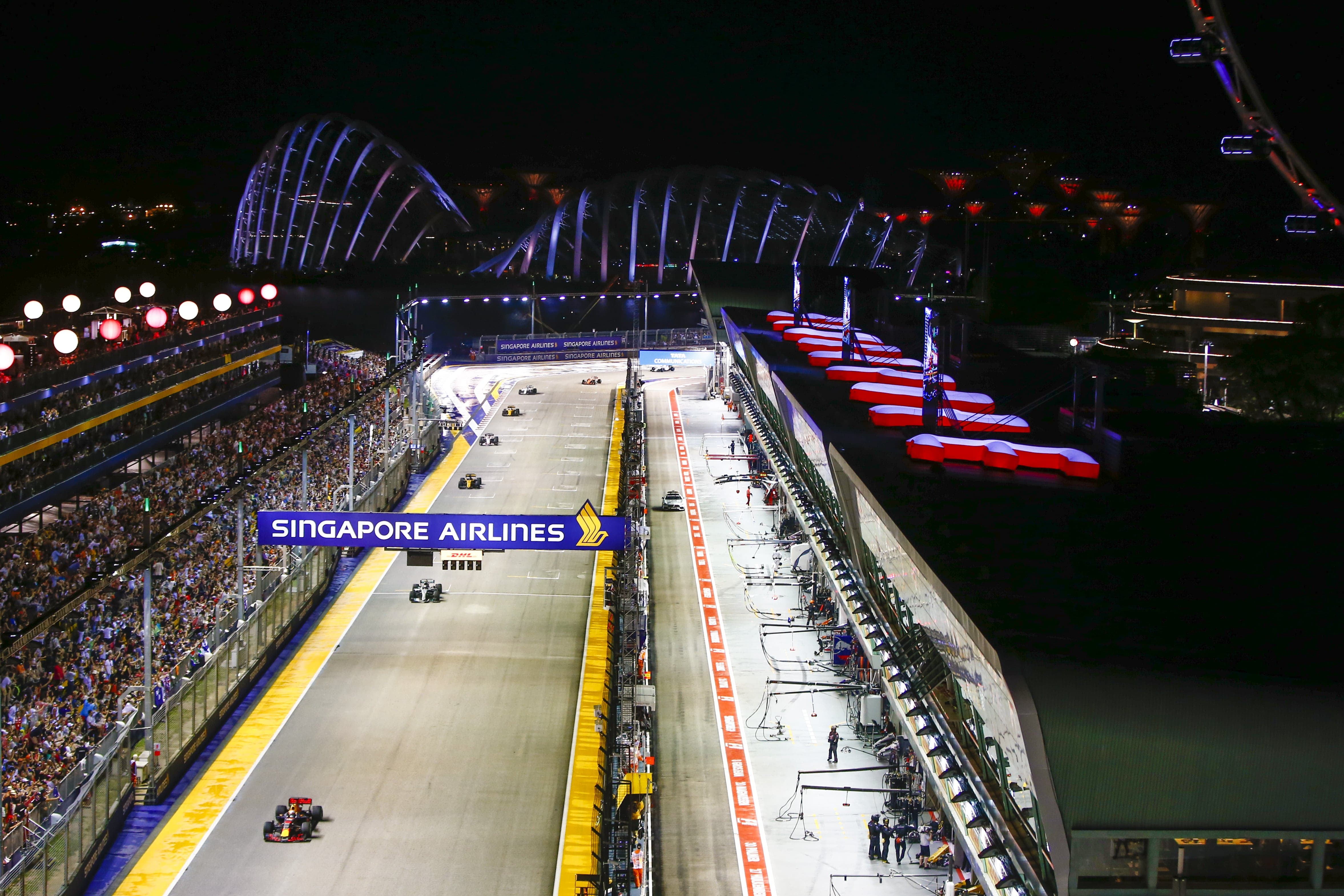 thrilling-race-action-as-the-cars-head-down-the-pit-straight-min-opt.jpg