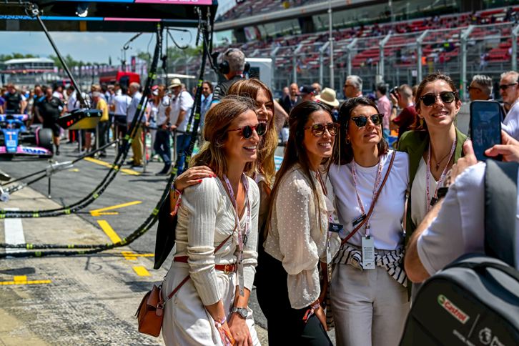 F1E Spain 2023 Paddock Club Pit Lane Walk 53 Min